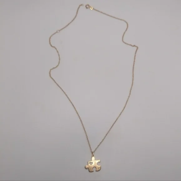 10k Yellow Gold Puzzle Pendant And Chain - Picture 2 of 2
